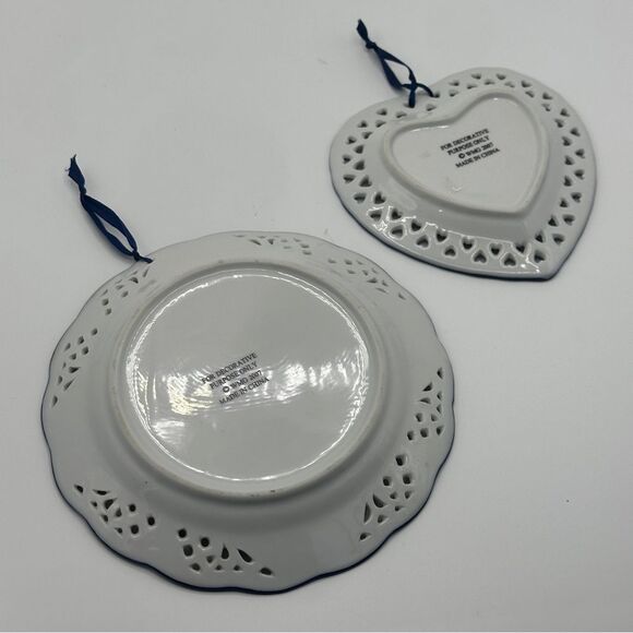 Set of 2 Blue & White Porcelain Hanging Plates - Floral Design - Picture 7 of 14